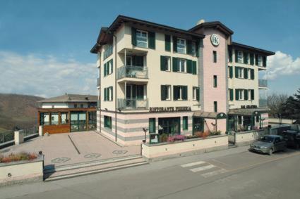 Hotel Kristall Loiano Kültér fotó